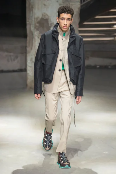 Look 28